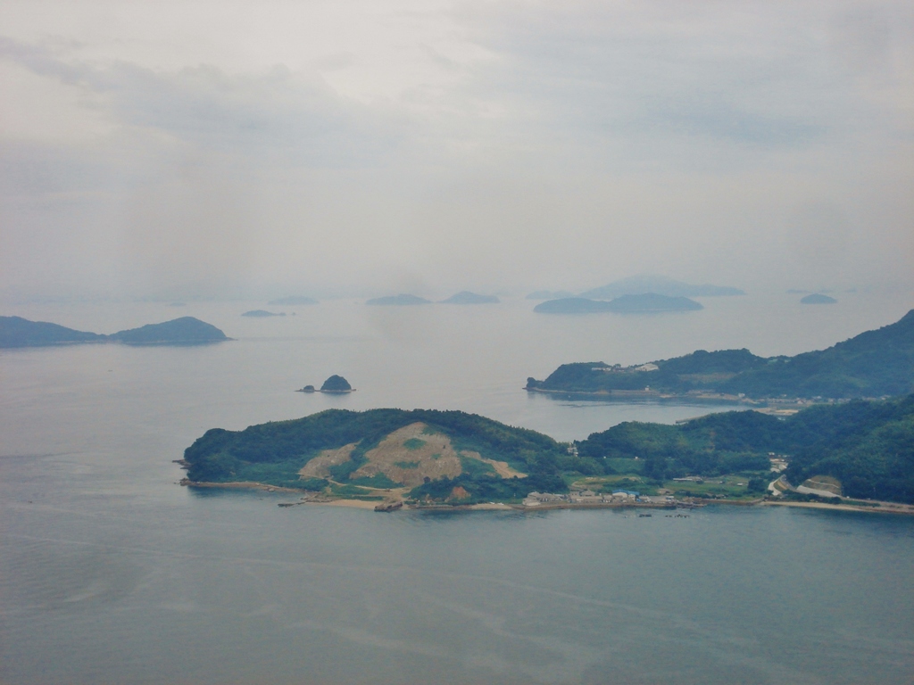 第八百五十七作　　「逢ふたり　別れたり　曇天の島影」　山口県周防大島　