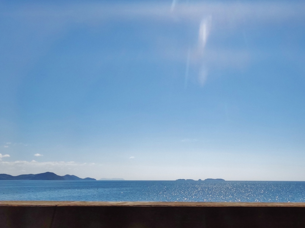 第三千八百七十二作　「陽のやさしさは　あの島この島　おむすび頬張る」　山口県防府