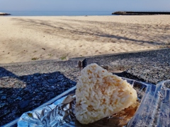 第二千百十五作　「ここで食べやう　心づくしの　おにぎりひとつ」　愛媛県上灘