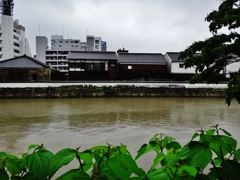 第千八百二十作　　「濁れる水の　そのさきは　出島といふ」　長崎県長崎