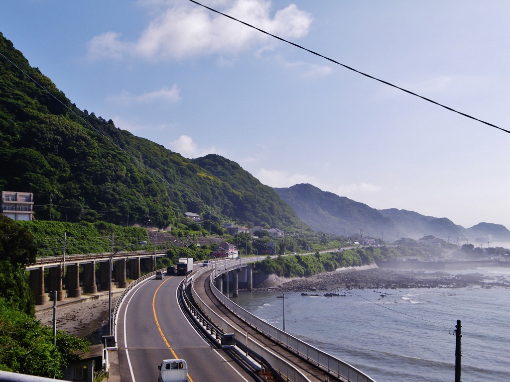 第千四百七十二作　　「橋を渡れば　まさしくそこに　ふるさとの海」　千葉県鴨川