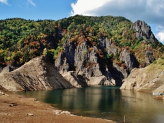 第八百三十八作　　「だんだん色づいて　山影に雲影」　北海道定山渓