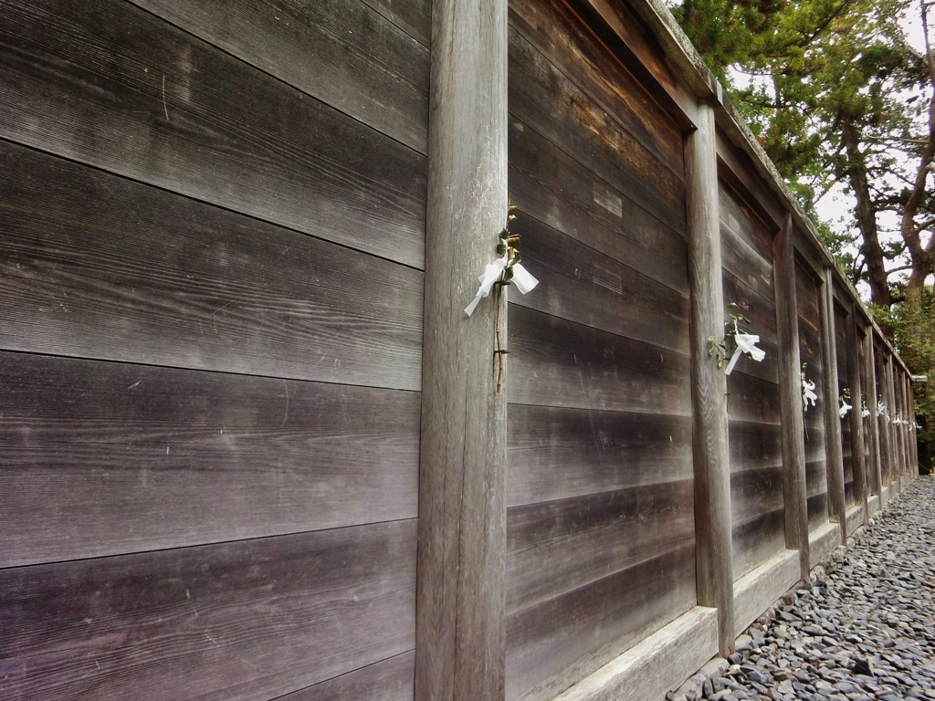 第千七十作　　「なんとなく　風がゆらいで　土かほる」　三重県伊勢