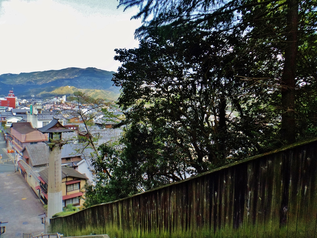 第千八百十七作　　「落ちつひて　町の容姿を　長い長い石段」　愛媛県大洲