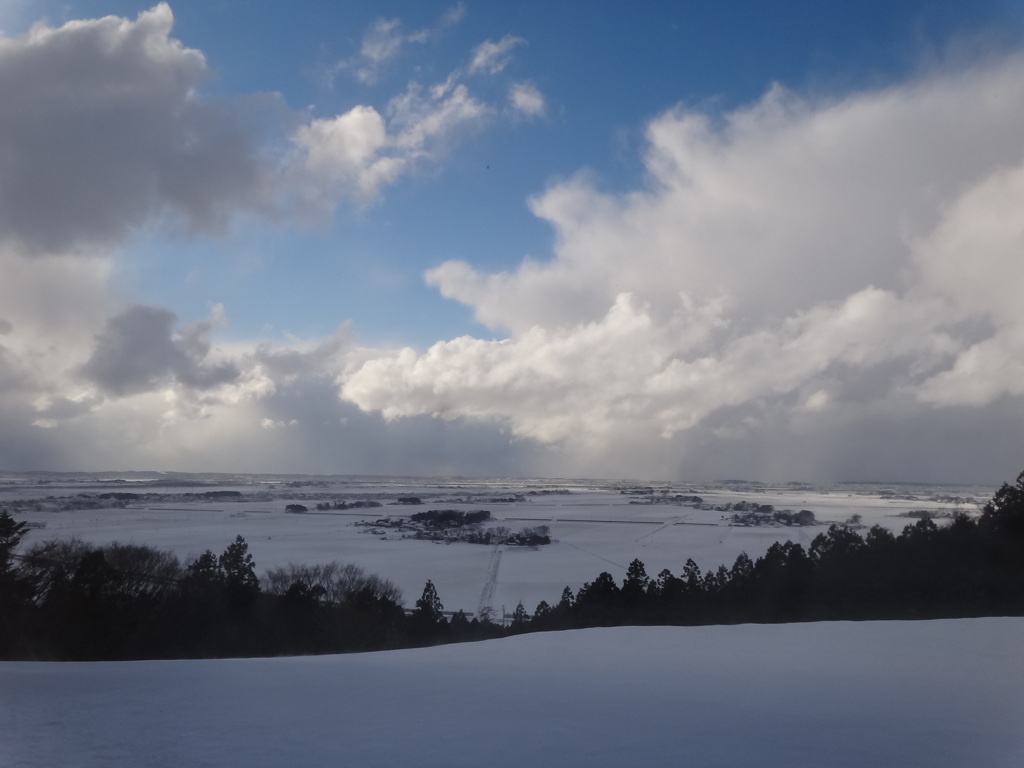 第五百四十八作　　「初湯朝風呂　晴れれば雪の美しさ」　山形県八森