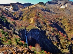 第二千六百七十八作　「風音の　岩を割つて　滝がひと筋」　宮城県蔵王