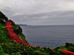 第千四百四十一作　　「降りだしさうな　赤い鳥居が　落ち着かせない」　山口県油谷　