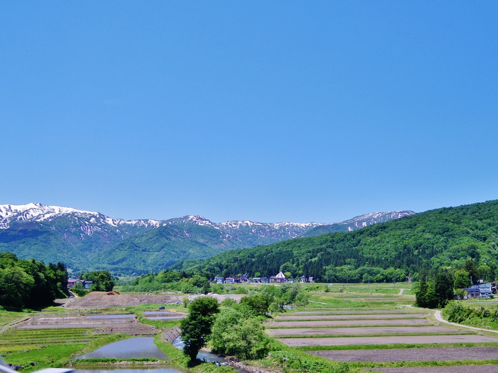 第千七百九十一作　　「すつきり晴れて　奥山の雪もやうやう」　　新潟県妙高