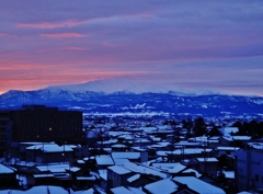 第四千二百十七作　「朝焼ける　雪の静寂を　吸ふ」　山形県酒田