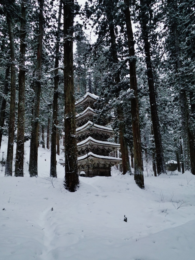 第四千二百十作　「雪深く　五重塔へ　独り仰げば」　山形県鶴岡
