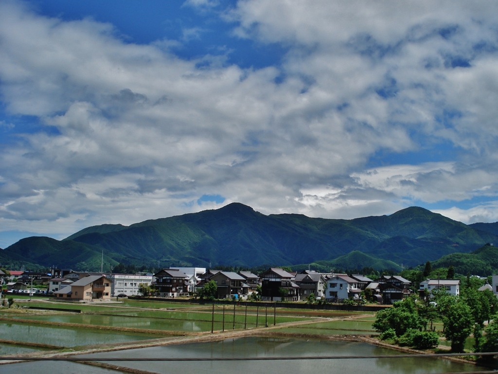 第千四百三十九作　　「水入り　水映し　水鏡となりし田んぼ」　新潟県新発田　