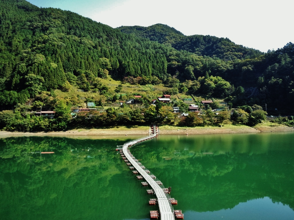 第八百二十三作　　「山かげの　水を渡る」　山梨県丹波山　2016.09.26