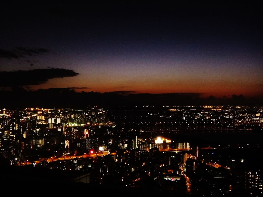 第二千三百十六作　「日暮るるや　街は灯　ばらまいて」　大阪府大阪