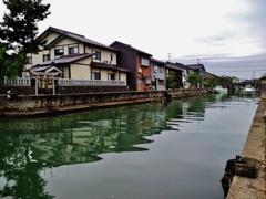 第二千二百十六作　「運河　その向かうの　お社を拝む」　富山県岩瀬