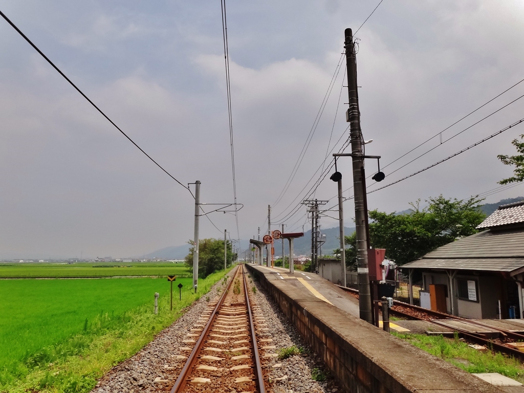 第二千二百十九作　「炎天をいただひて　陽炎の鉄路を」　愛媛県西条