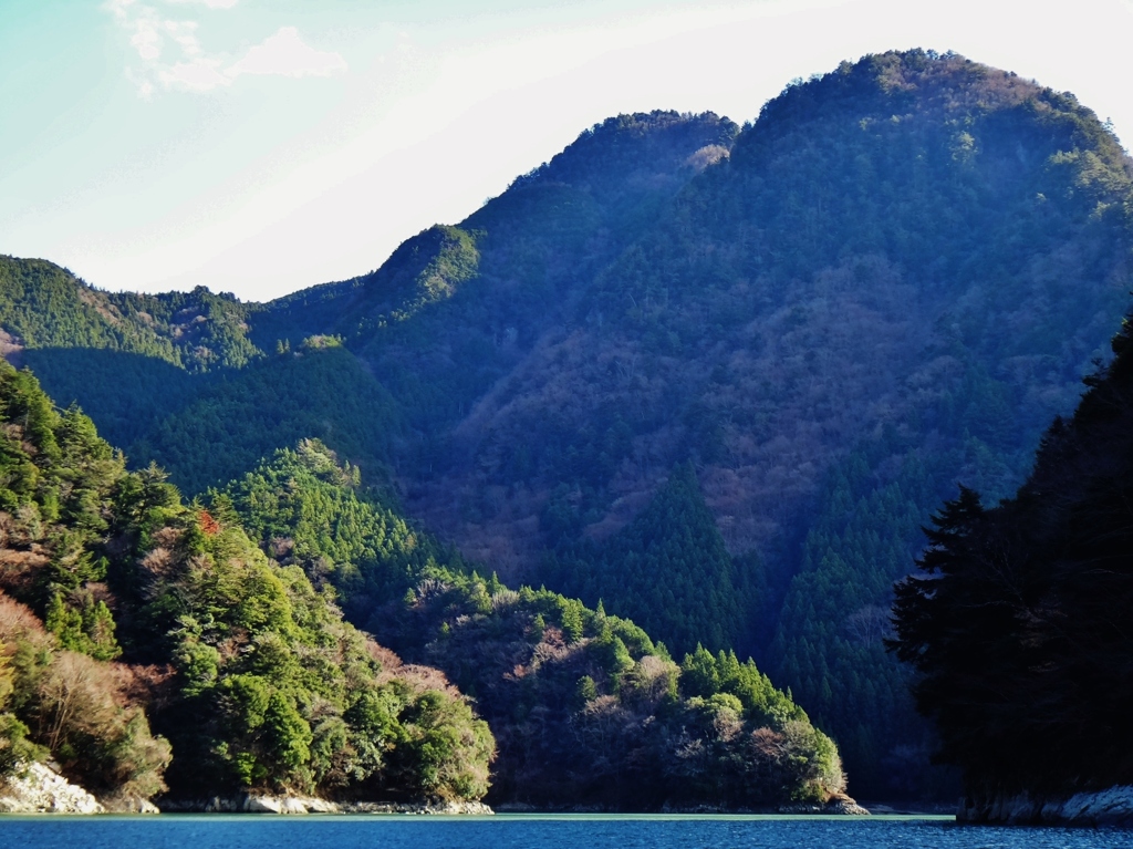 第三千百二十七作　「手をとめて　山見あげれば　冬の山」　愛知県豊根