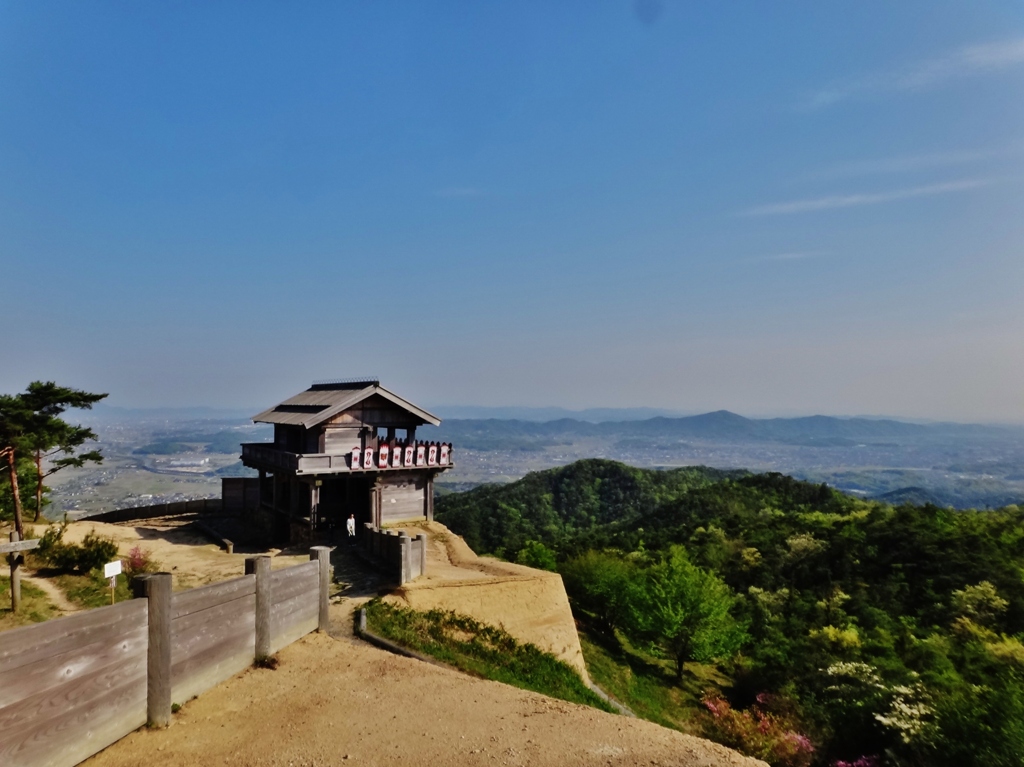 第二千八百五十九作　「鬼の城　登りつめたる　青嵐」　岡山県総社