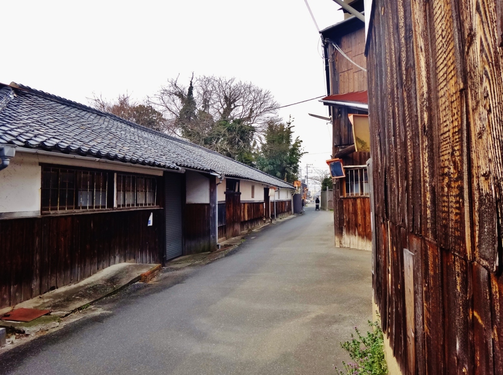 第三千百七十六作　「物思ひつつ　醤油香れる　蔵の裏へと」　兵庫県龍野