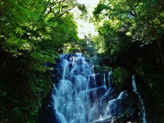 第三千三百四十作　「岩の連なる　割れて流るる　水飛沫」　福岡県白糸