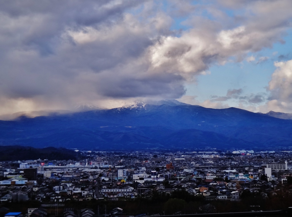 第二千三百四十六作　「雲が途切れて　安達太良は雪」　福島県福島　