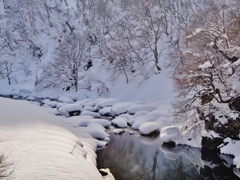 第二千三百九十作　「雪あがる　ひつそり　川のしづかさ映す」　福井県和泉