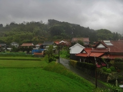 第千二十七作　　「雨やどり　旅のわたしは　病んでゐる」　山口県埴生