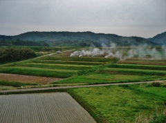 第二千八百七十三作　「雨の間合いの　藁燃してゐる　あぜ道」　石川県能登