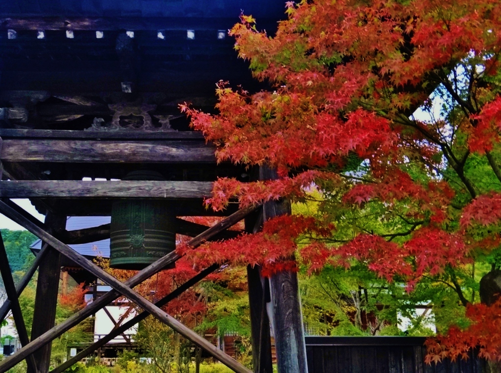 第三千四百十作　「鐘の音　深う深う　秋の深まる」　長野県飯山