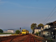 第千四百二十九作　　「旅立ちは　朝風をわけて　黄色い汽車」　大分県光岡