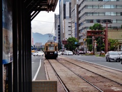 第千八百八十四作　　「少し涼しくなつたやうな　朝の路面電車」　広島県広島