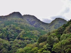 第千九百十七作　　「見あげても　横観ても　振り返へつても　山また山」　愛知県豊根