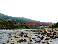 第四千百三十二作 「川音の 雨音の ここに落ち着く」 静岡県佐久間 第四千百三十二作 「川音の 雨音の ここに落ち着く」 静岡県佐久間