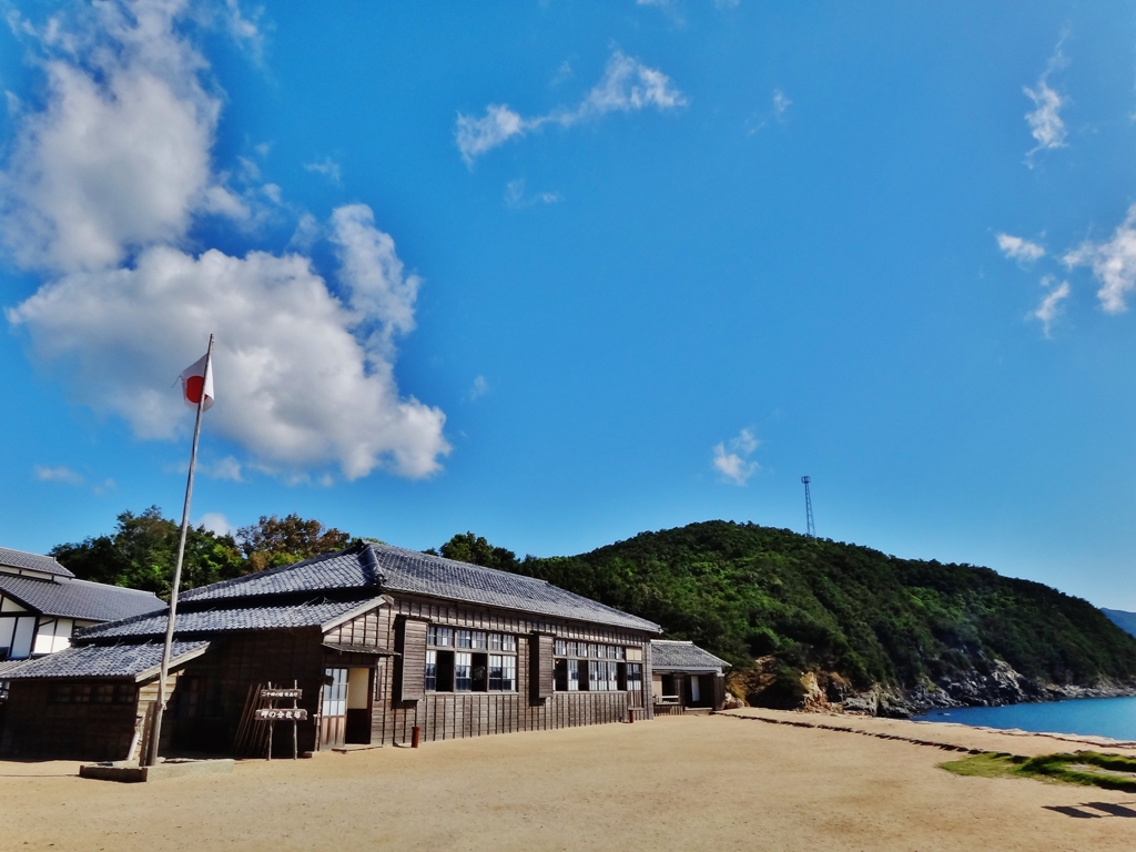 第三千六百五十五作　「すつかり夏めく　潮の香の　日の丸はためいて」　香川県小豆島
