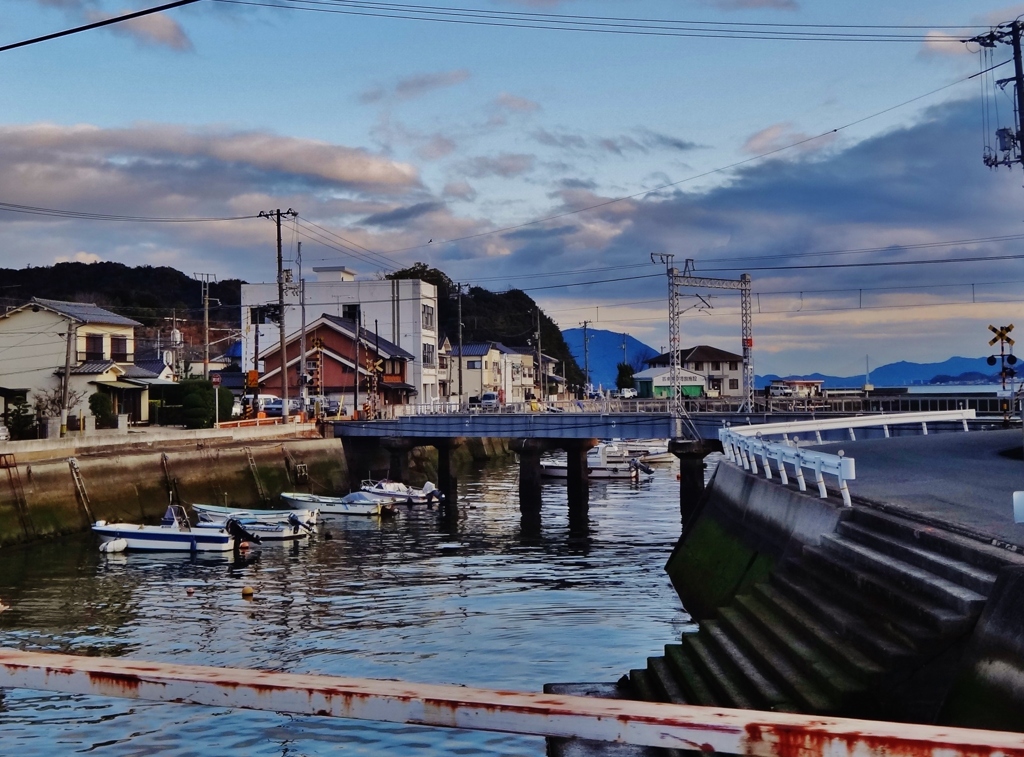 第三千八百三十八作　「瀬戸へとそそぐ　河を渡る」　広島県忠海