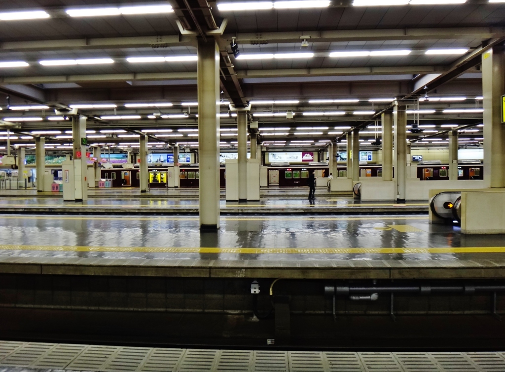 第二千七百八十八作　「知らない街の　知らない駅の　汽車を待つ」　大阪府梅田