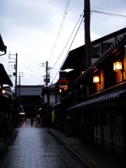 第四千百七十一作　「夕べしぐるる 参道をいそぐ」　滋賀県長浜