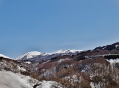 第二千八百四十三作　「振りかへつて　雪まだ深き　月の山」　山形県西川