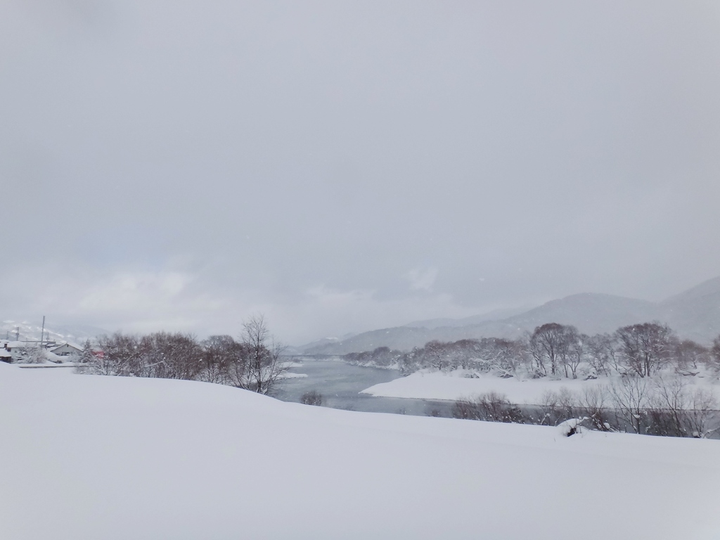 第四千二百二十作　「千曲たゆたう　いちめん雪の　しづかさへ」　長野県飯山