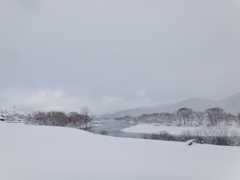 第四千二百二十作　「千曲たゆたう　いちめん雪の　しづかさへ」　長野県飯山
