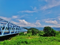 第四千十八作　「夏へまつすぐ　橋を渡り」　長野県中野