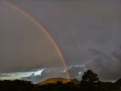 第八百四十五作　　「虹かけて　これが季節をわけるという雨」　秋田県木地山
