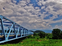 第三千三百六作　「夏空へ　橋を越へる」　長野県中野