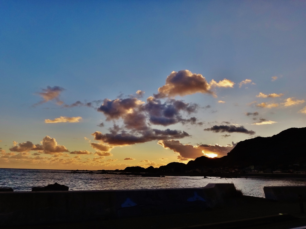 第二千三百四十二作　「ゆふなぎ　やさしい　ふるさとの海」　千葉県鴨川