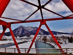 第三千百五十四作　「並んで渡つて　雪代流るる頃の橋」　長野県飯山