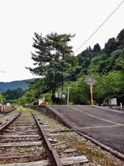 第二千二百三十二作　「ほつと風がある　汽車を待つゐる」　岐阜県白鳥