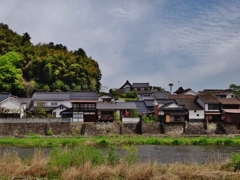 第千二十一作　　「しみじみ川を　茶をすする」　岡山県勝山