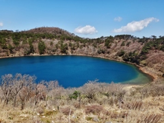 第六百十二作　　「池のほとりの　すみきつてゐる」　宮崎県えびの　