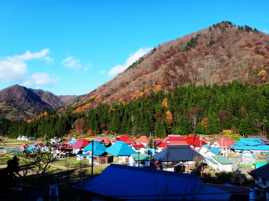 第四千百四十三作　「冬を待つ　山ふところの　部落かな」　福島県南会津