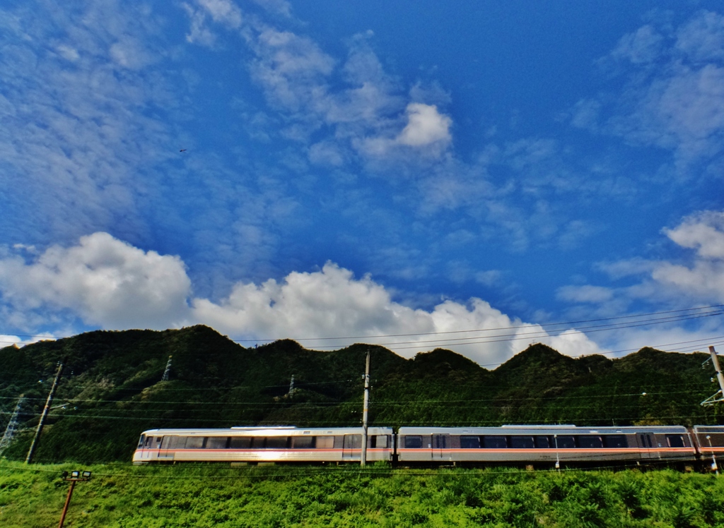 第三千三百六十八作　「夏から秋へ　汽車を一本　やり過ごし」　静岡県佐久間