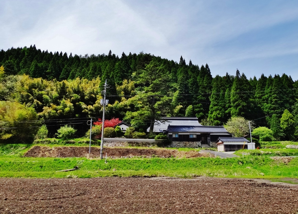 第三千九百四十五作　「山を越へれば　こちらはやうやく　田起こしで」　鳥取県三朝